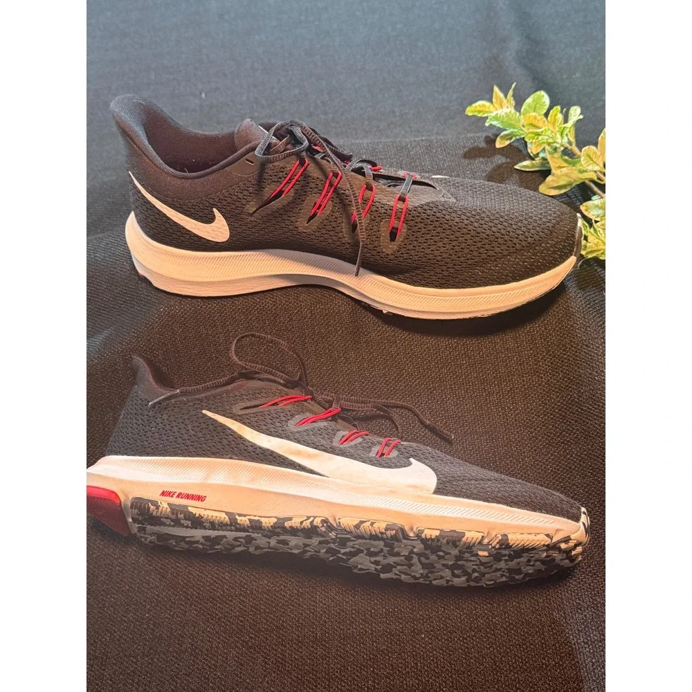 Nike quest running